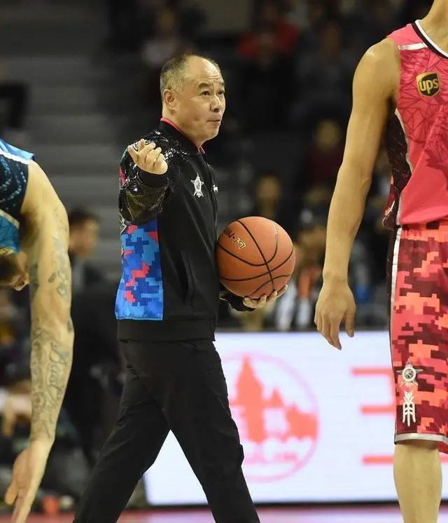  曼城三球完胜阿森纳占榜首  